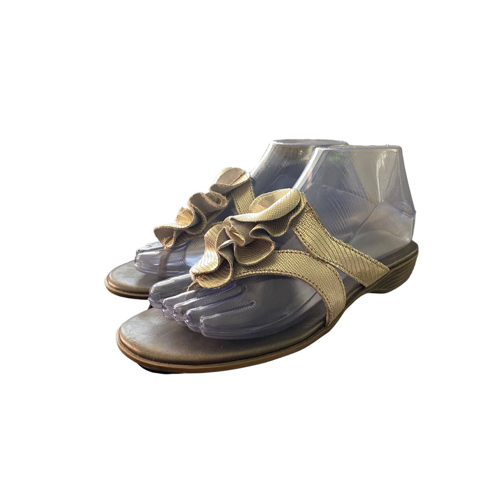 Clarks Bendables  NWT Leather Gold SIze 7M  Narrow